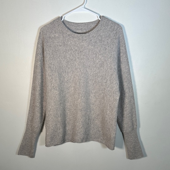 2-Ply Cashmere Gray Crewneck Sweater Size M | Ultra Soft Luxe Knit - Picture 1 of 7